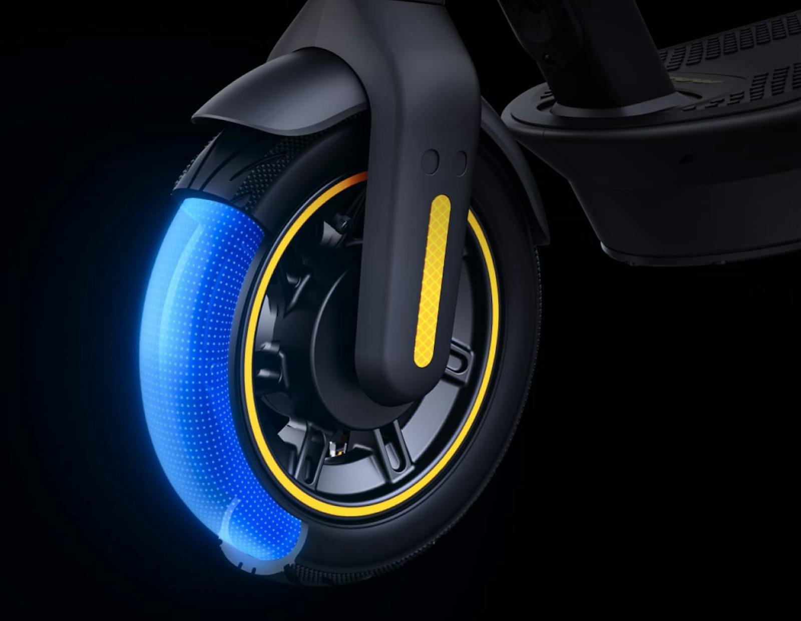 The wider handlebar and footboard on the Segway Max G2 electric scooter