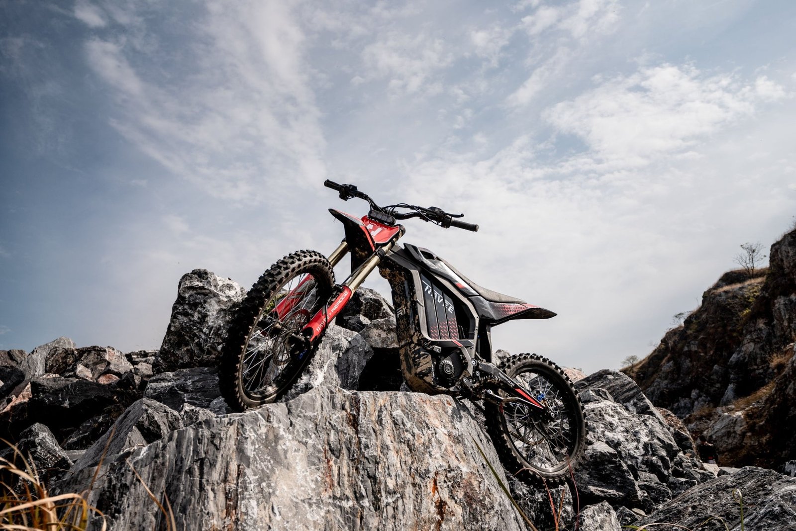 NAVEE Storm X Pro electric dirt bike, product photograph by NAVEE