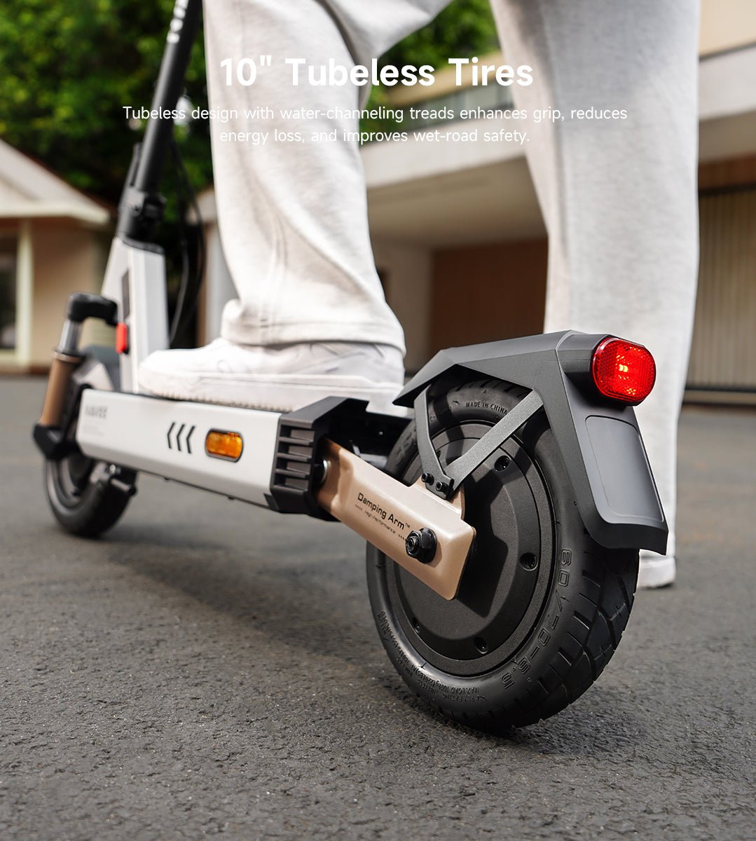 NAVEE G5 Max electric scooter, product photograph by NAVEE