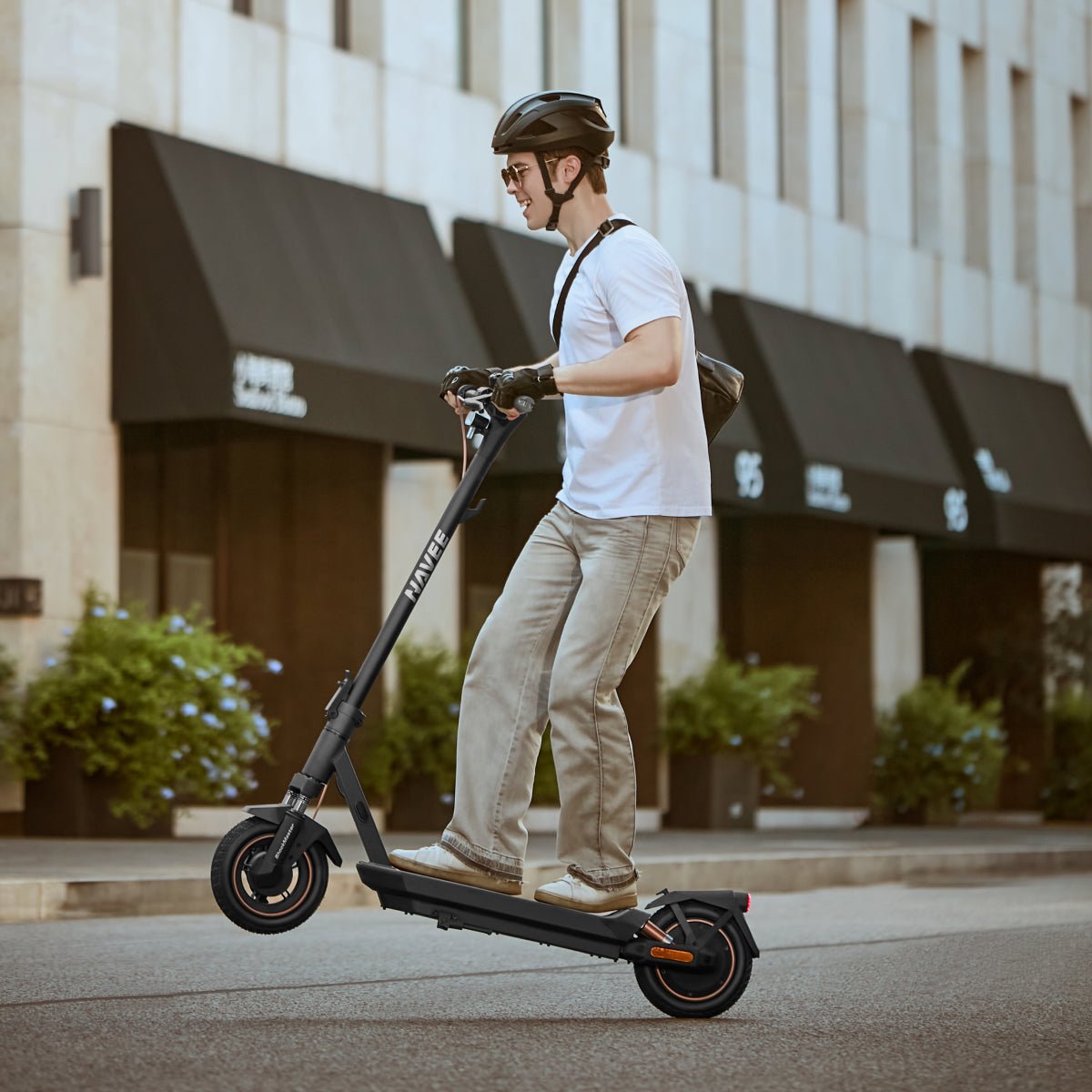 NAVEE GT3 Pro | High-Torque Commuter Scooter - Image 7