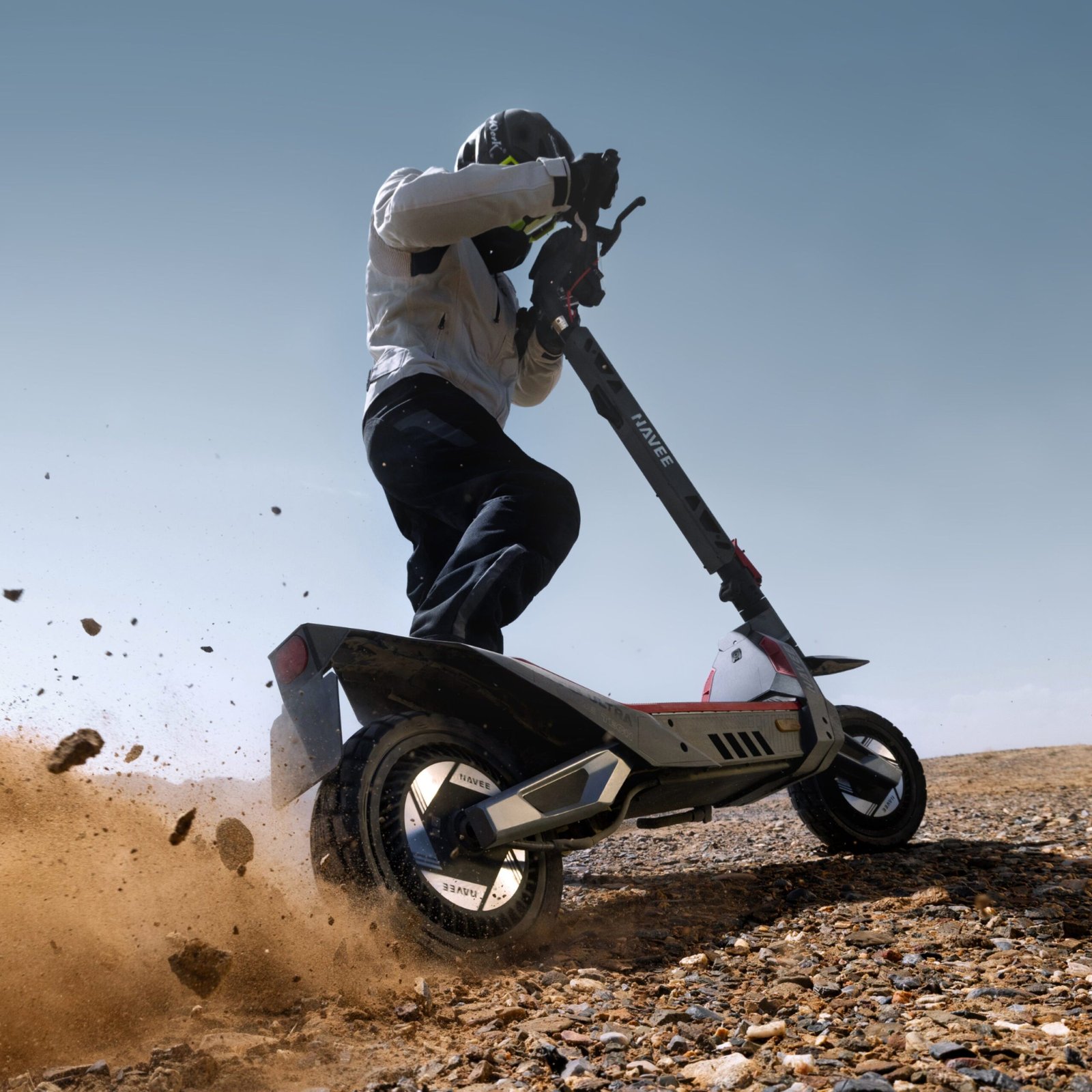 NAVEE XT5 Pro electric scooter, product photograph by NAVEE