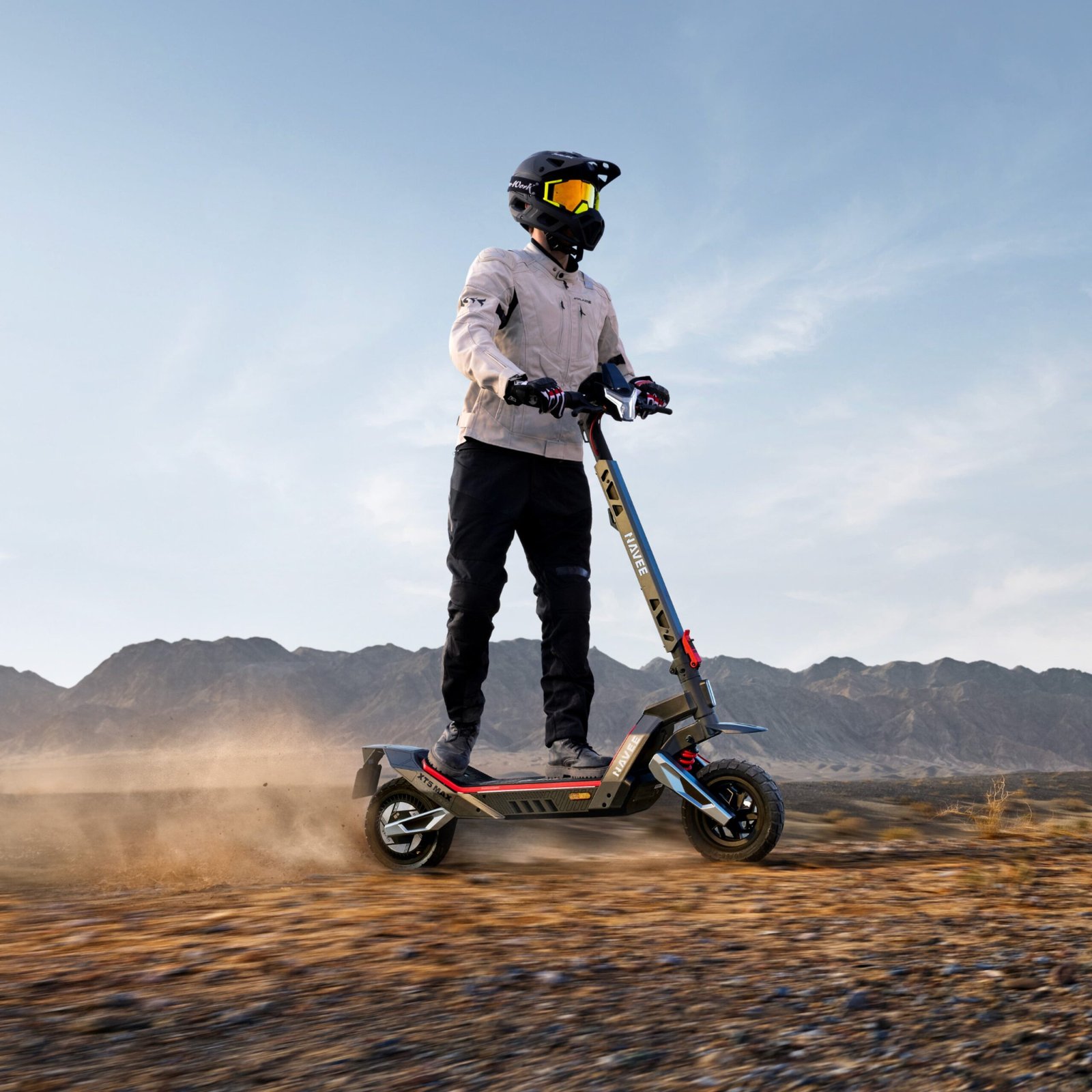 NAVEE XT5 Pro electric scooter, product photograph by NAVEE