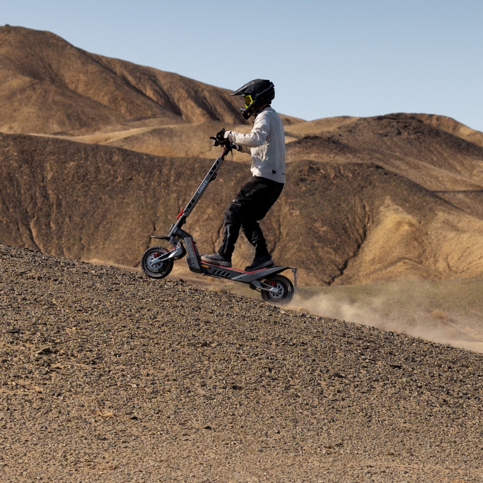 NAVEE XT5 Pro electric scooter, product photograph by NAVEE