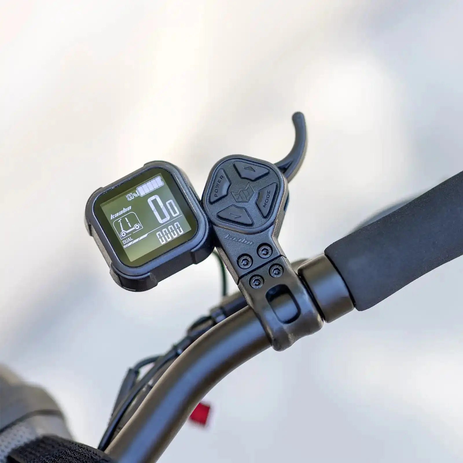 Center display and controls of the Kaabo Mantis 10 Lite