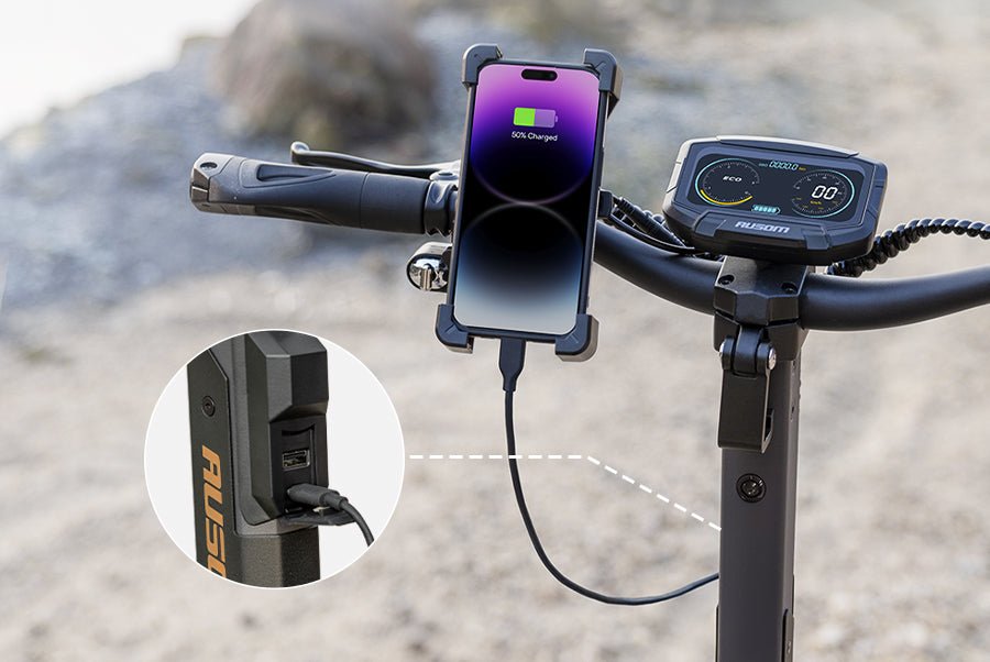 Phone charging from the USB port on the Ausom L2 Max electric scooter handlebar