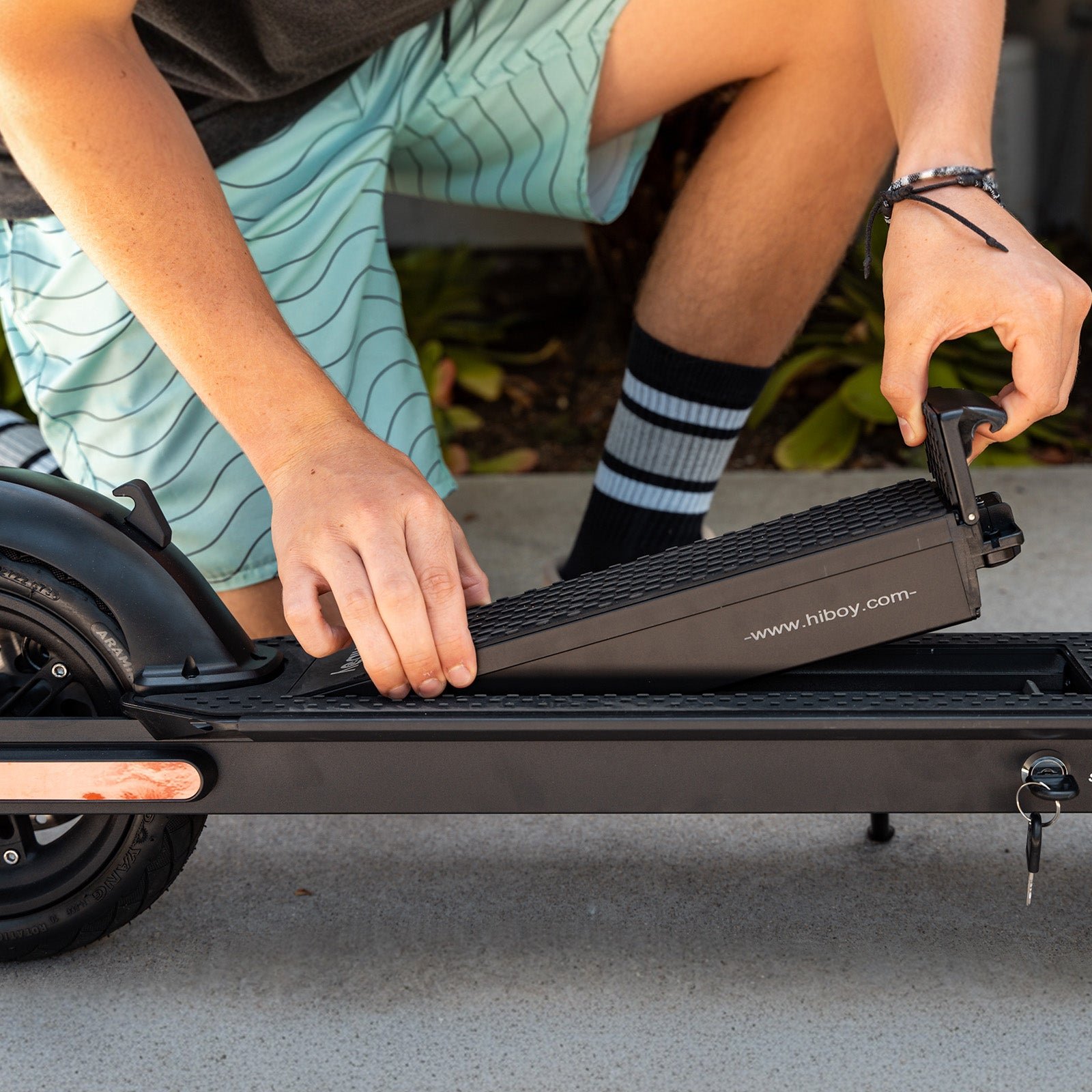 Hiboy S2R Plus Electric Scooter with Removable Battery - Image 3