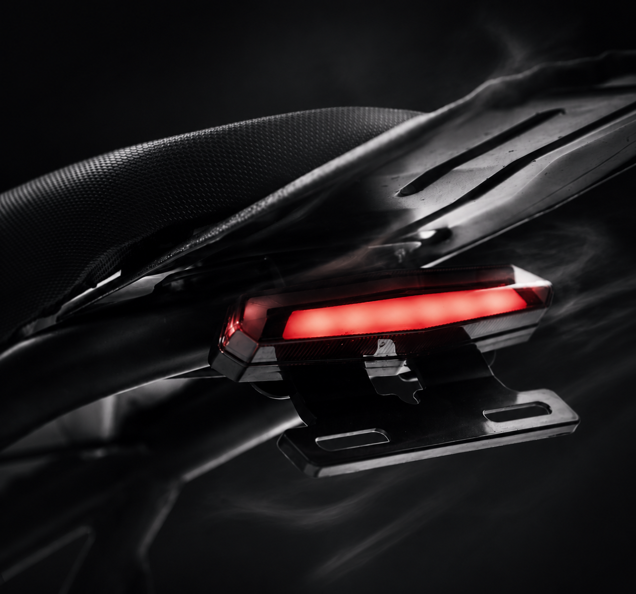 Integrated LED taillight on the Riding’times GT73 Pro