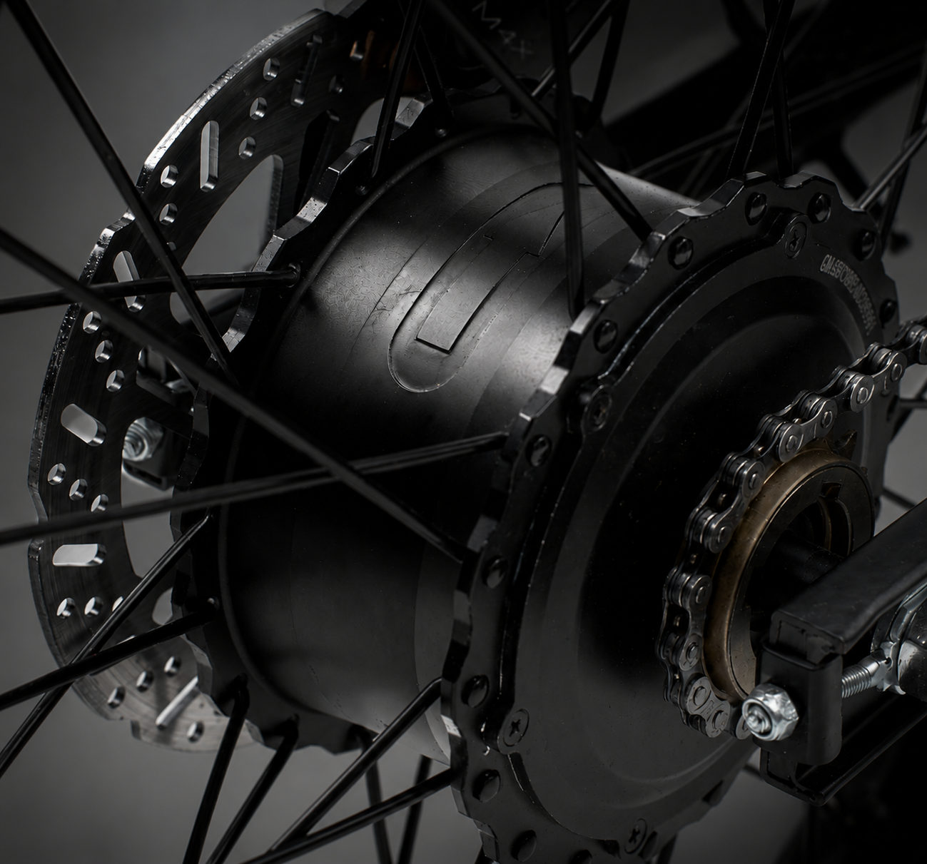 Rear hub motor, spokes and hydraulic disc rotor on the Riding’times GT73 Pro