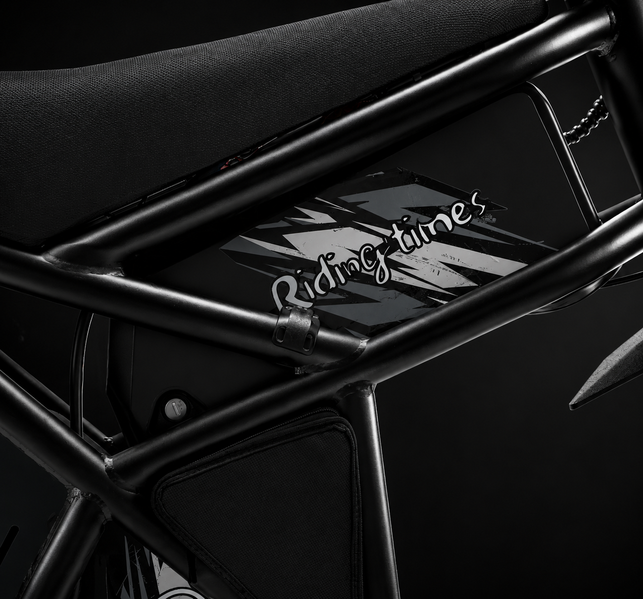 Frame tubing with the Riding’times logo on the Riding’times GT73