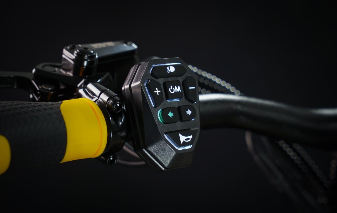 Handlebar switch block on the Teverun Blade Mini Ultra electric scooter