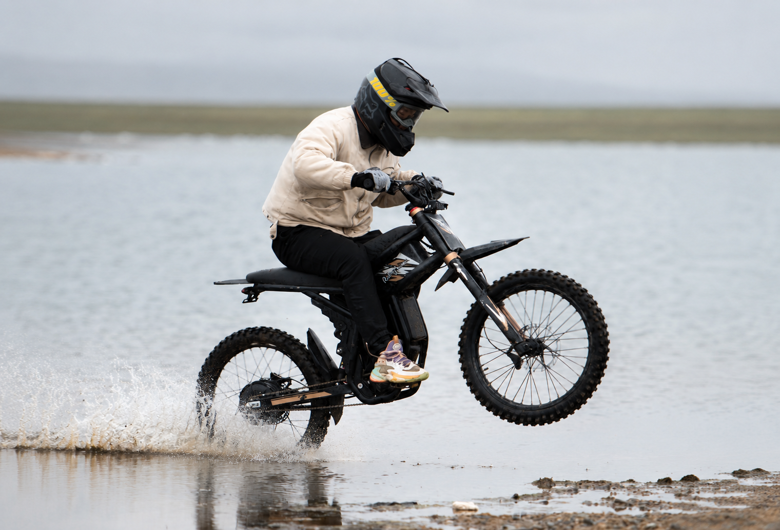 Riding’times GT73 Pro electric motorbike ridden through shallow water