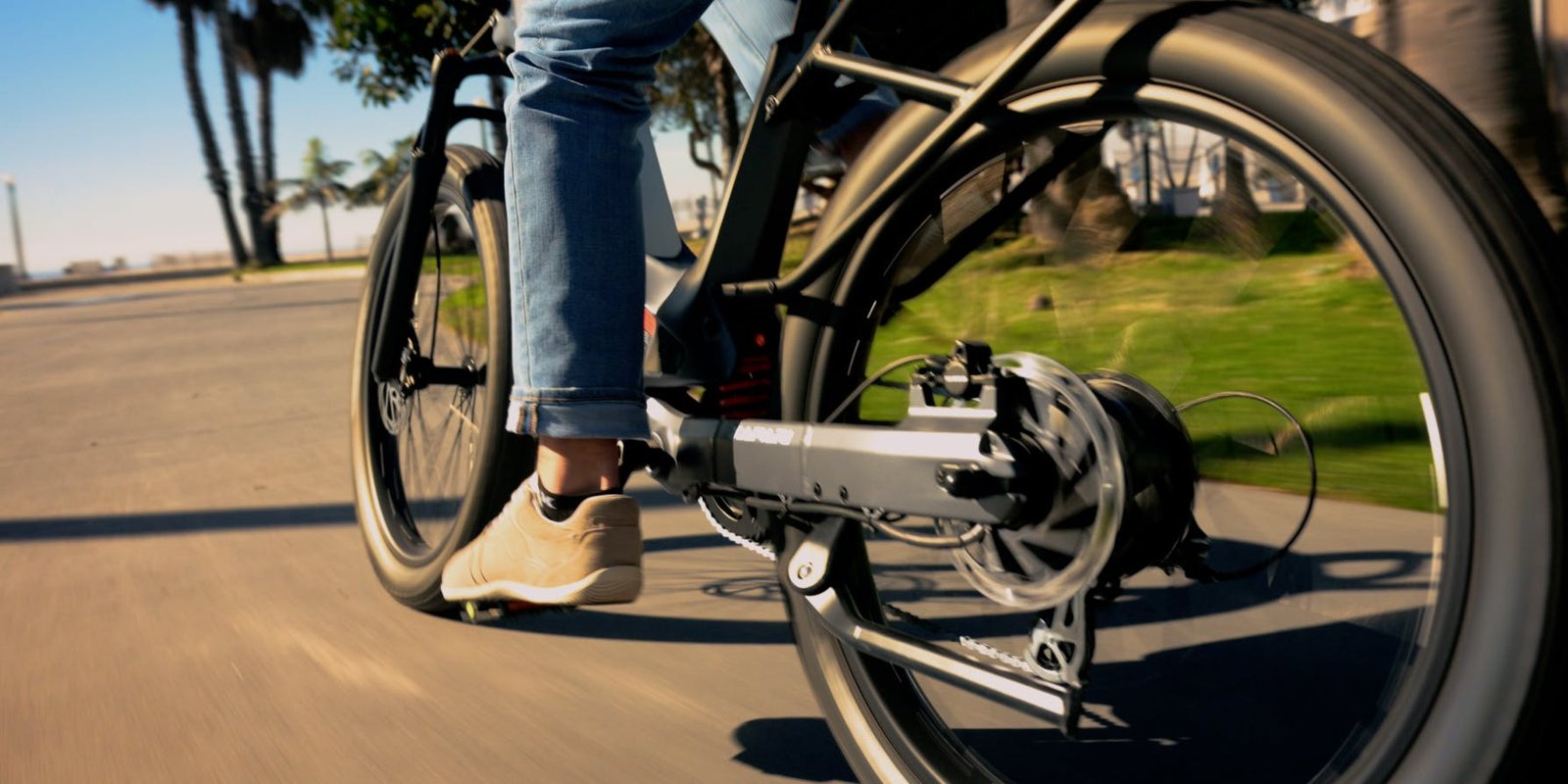 Rider pedalling the Segway Xafari electric bike