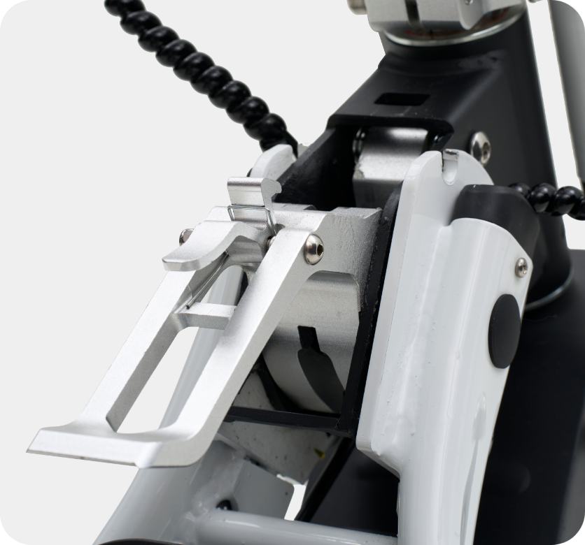 Front ski mount on the Riding’times G63 Convertible
