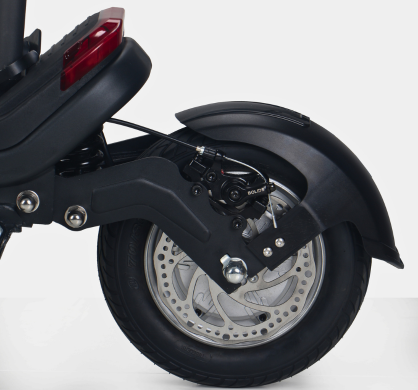 Front hydraulic disc brake on the Riding’times G63 Convertible