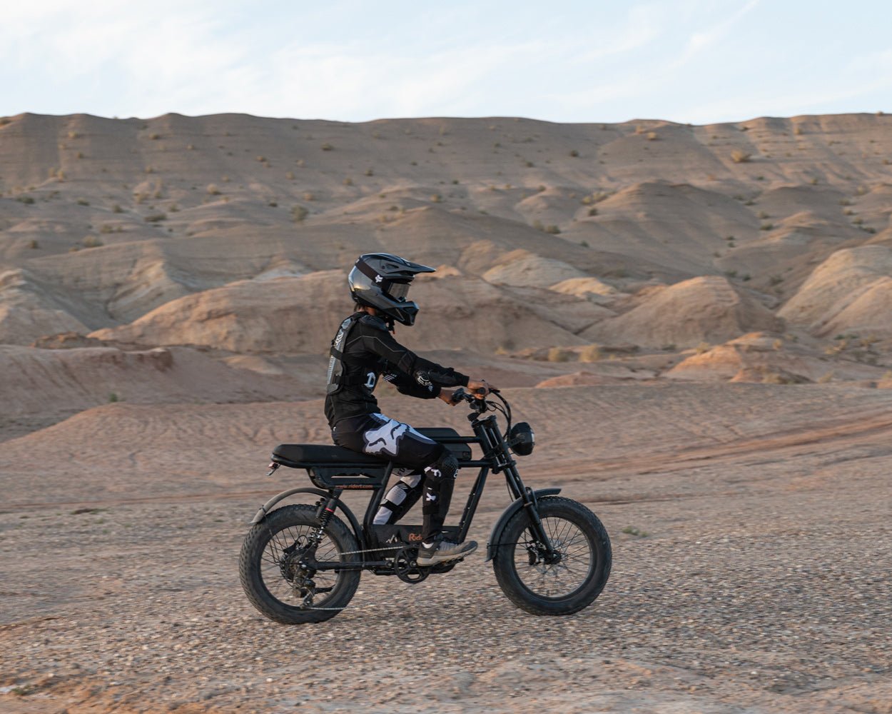 Rider on the Riding’times GT33 cargo electric bike crossing desert terrain