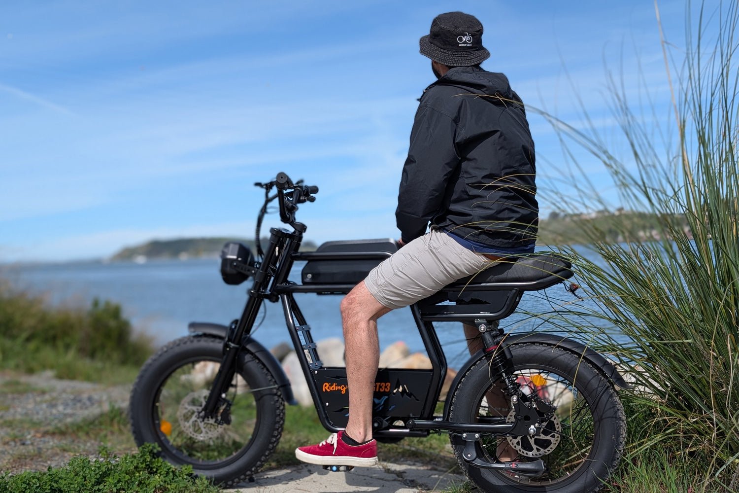 Riding’times GT33 cargo electric bike rider seated by the sea