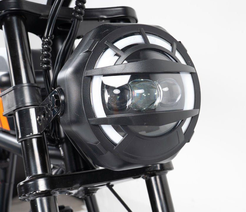Round LED headlight on the Riding’times GT33
