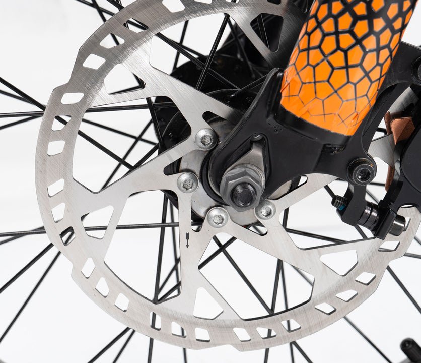 Front hydraulic disc brake rotor on the Riding’times GT33