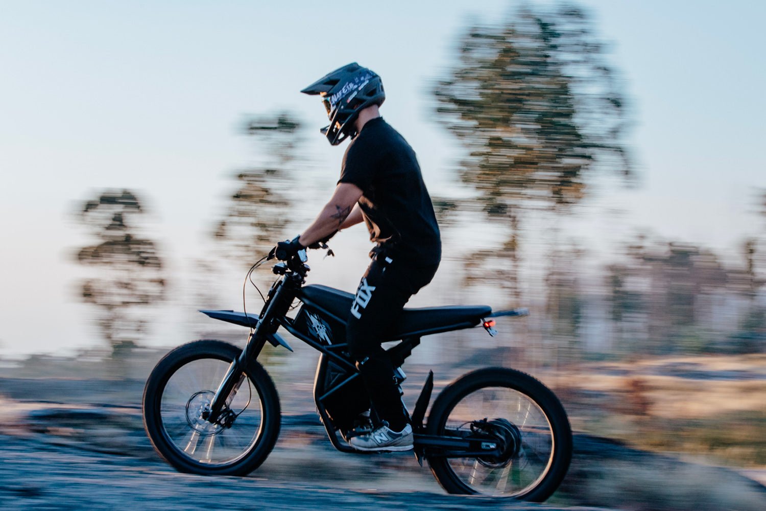 Riding’times GT73 electric motorbike ridden fast along a tree-lined path