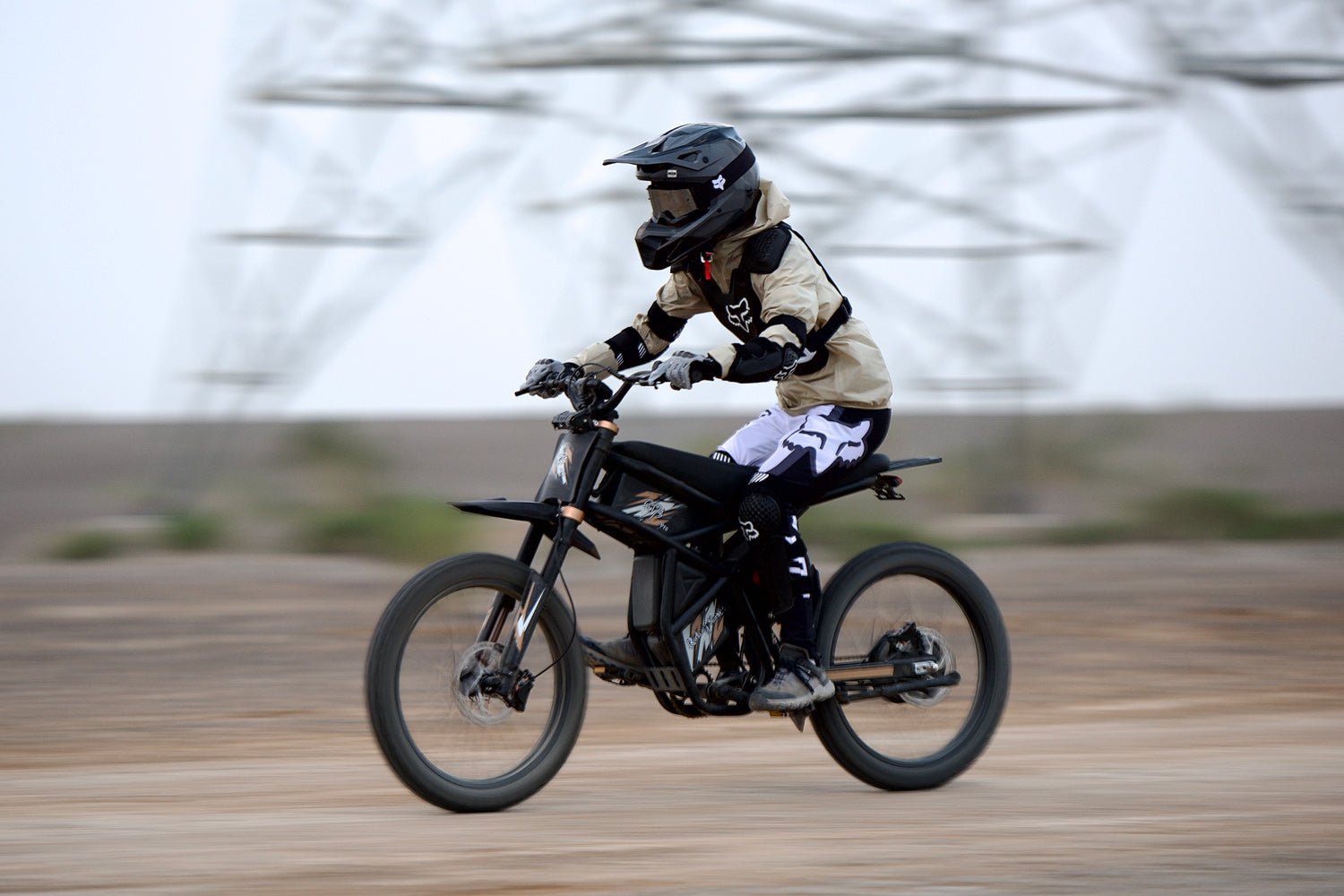 Riding’times GT73 Pro electric motorbike ridden fast beneath power lines