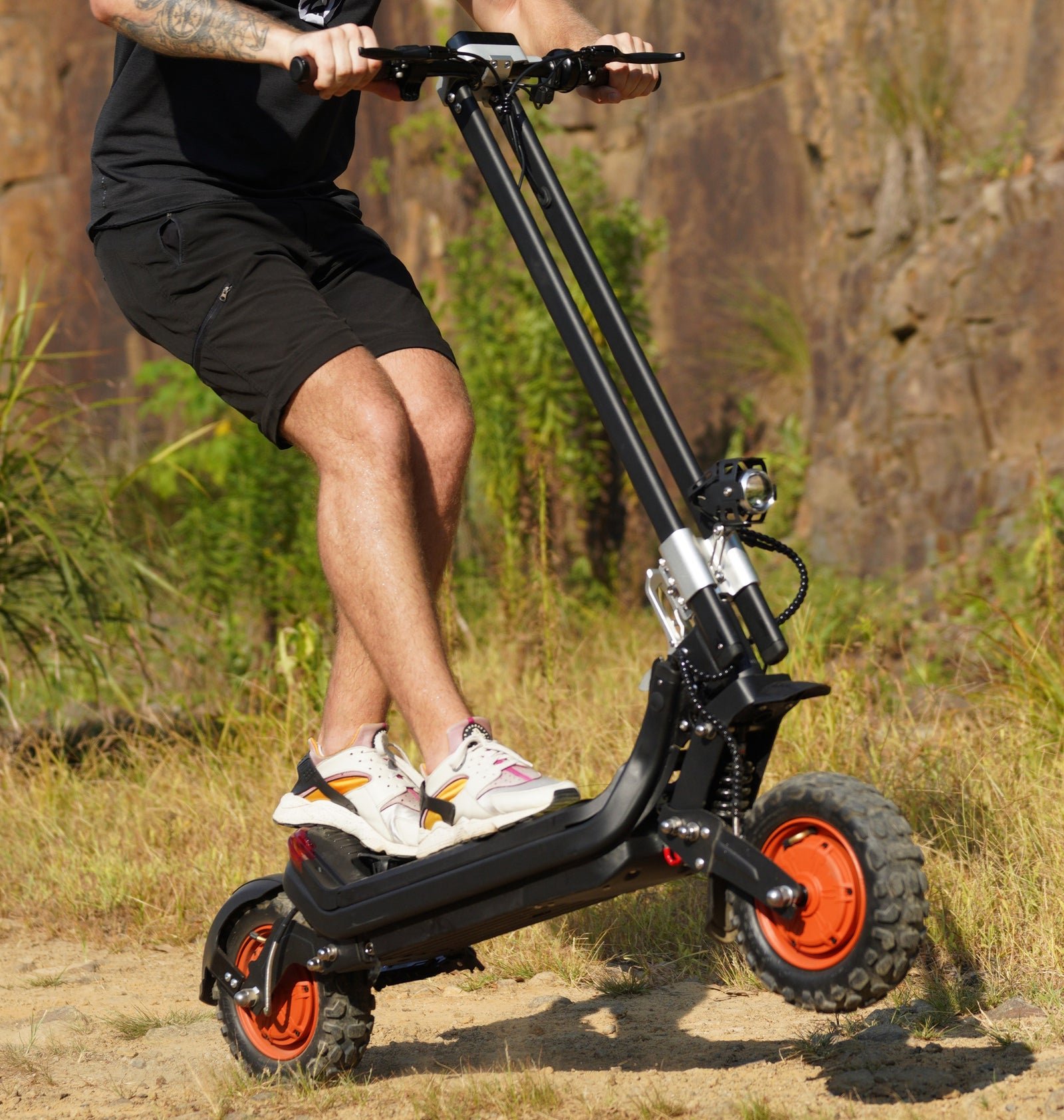 Rider on the Riding’times G63 Convertible on a grass trail