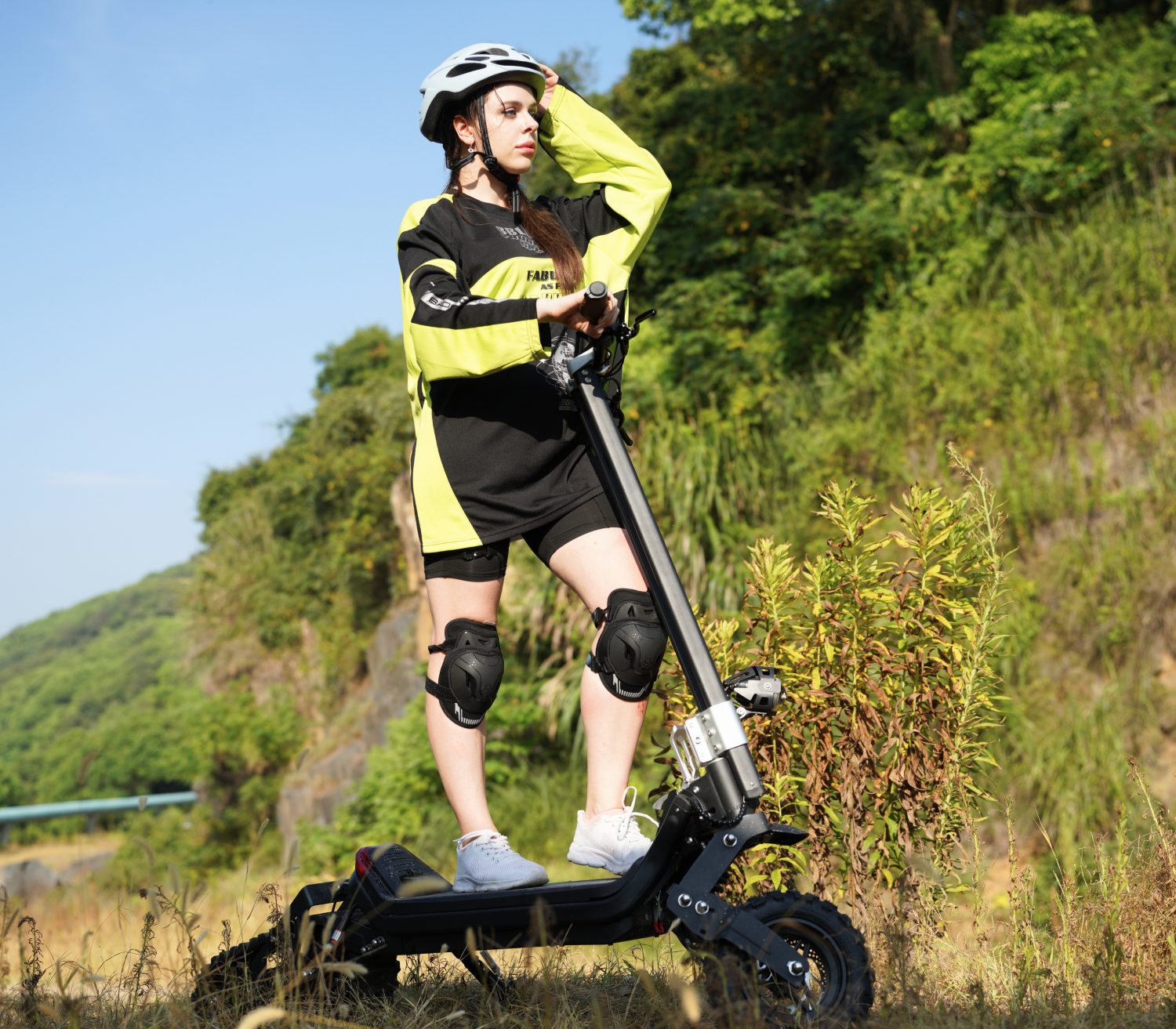 Rider on the Riding’times G63 Convertible on a hillside in off-road mode