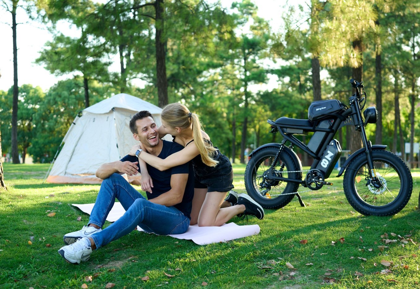 Couple camping with two Riding’times Z8 Pro electric bikes