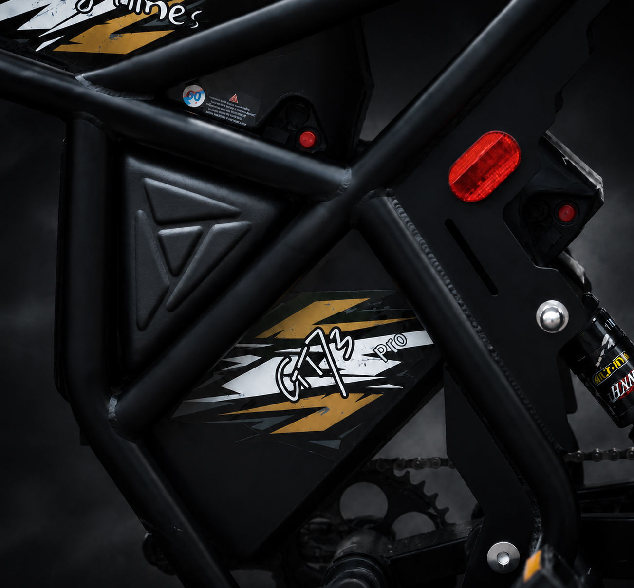 Frame tubing and removable battery compartment on the Riding’times GT73 Pro