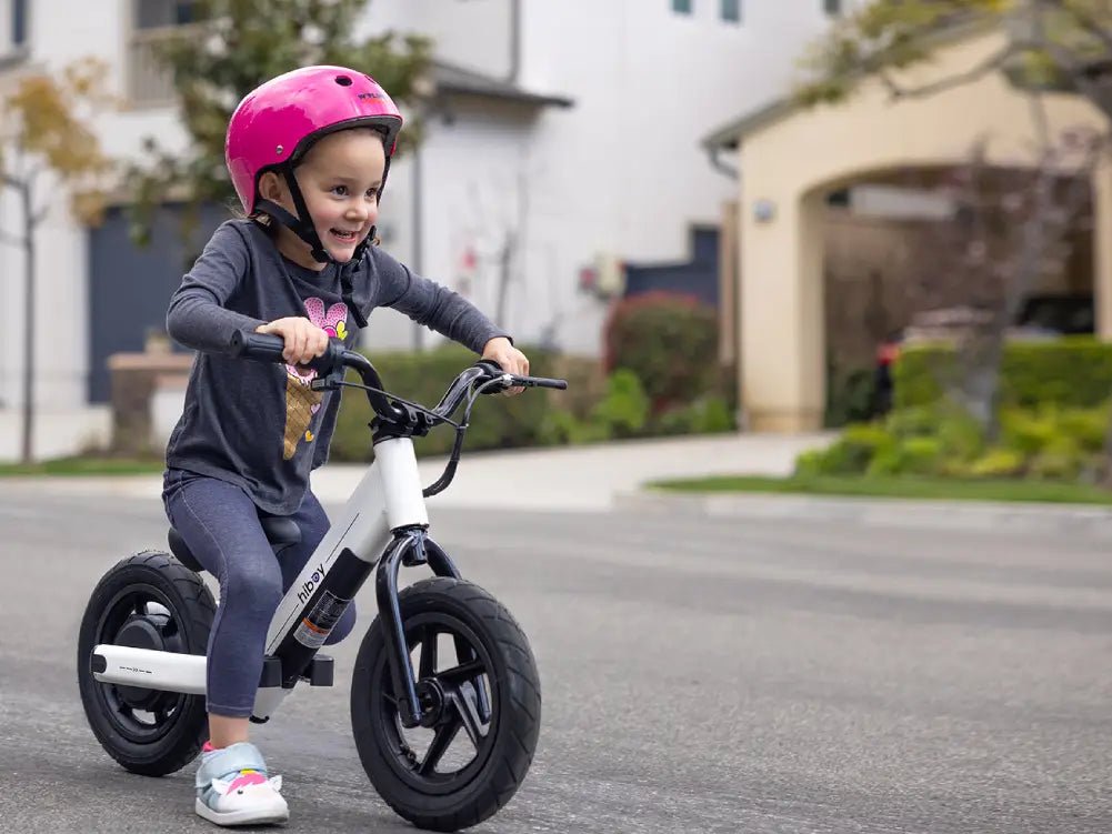 Rear wheel and 100W motor of the Hiboy BK1 electric balance bike