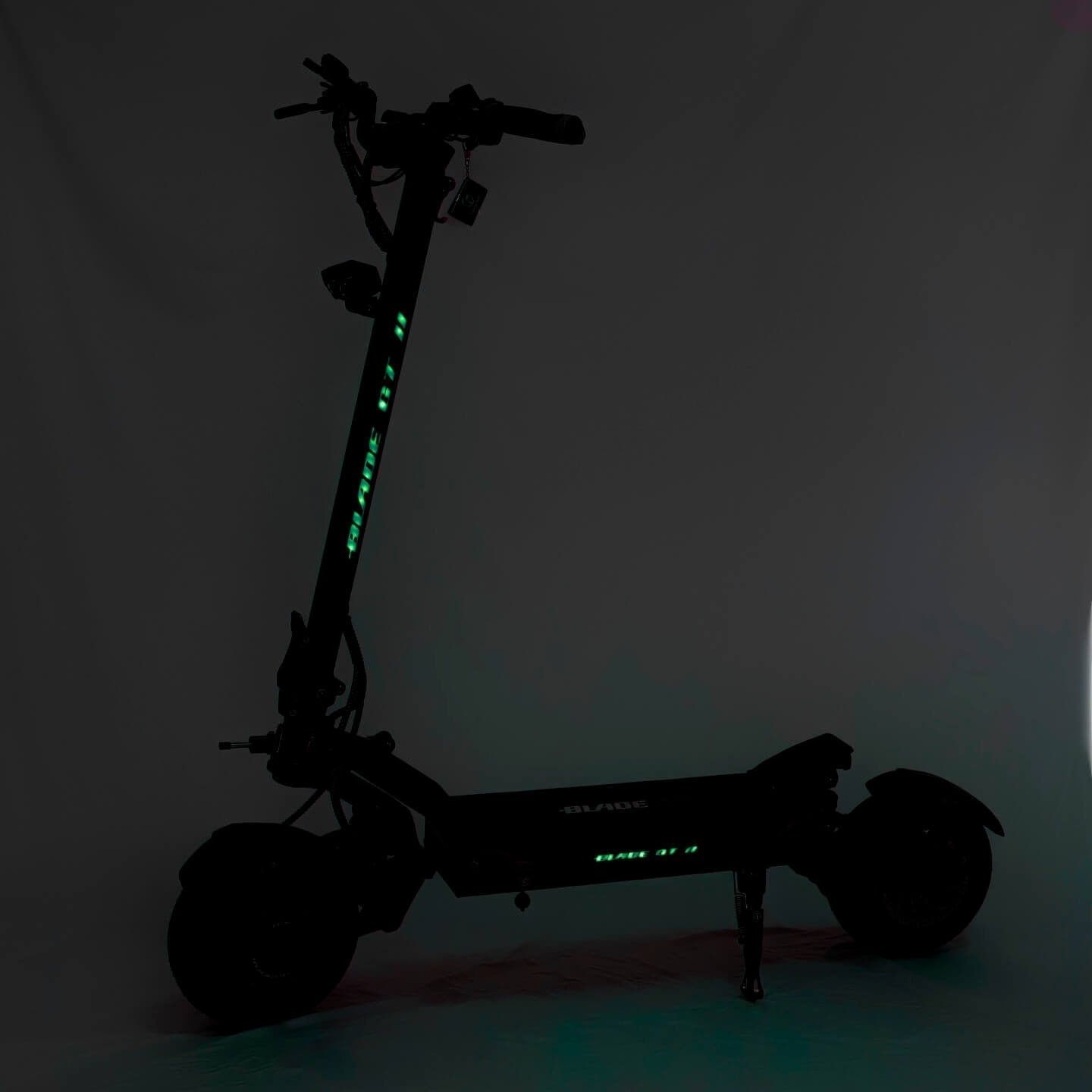 Front headlights of the Teverun Blade GT II+ electric scooter