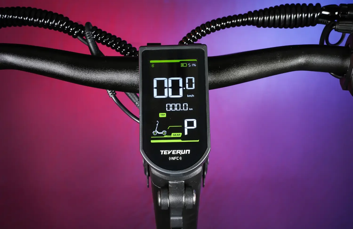 Integrated display with NFC on the Teverun Blade Mini Pro electric scooter