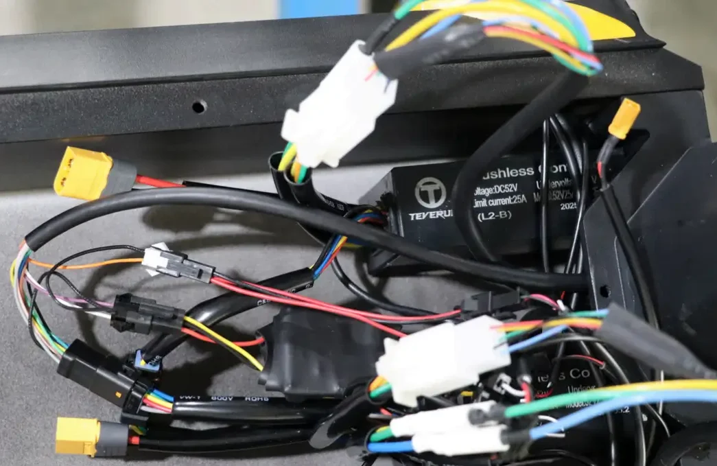 Waterproof internal wiring with JST connectors on the Teverun Blade Mini Pro electric scooter