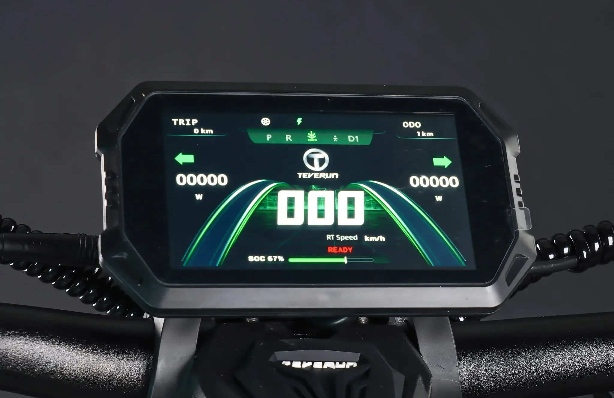 4 inch TFT display on the handlebar of the Teverun Fighter Supreme 7260R