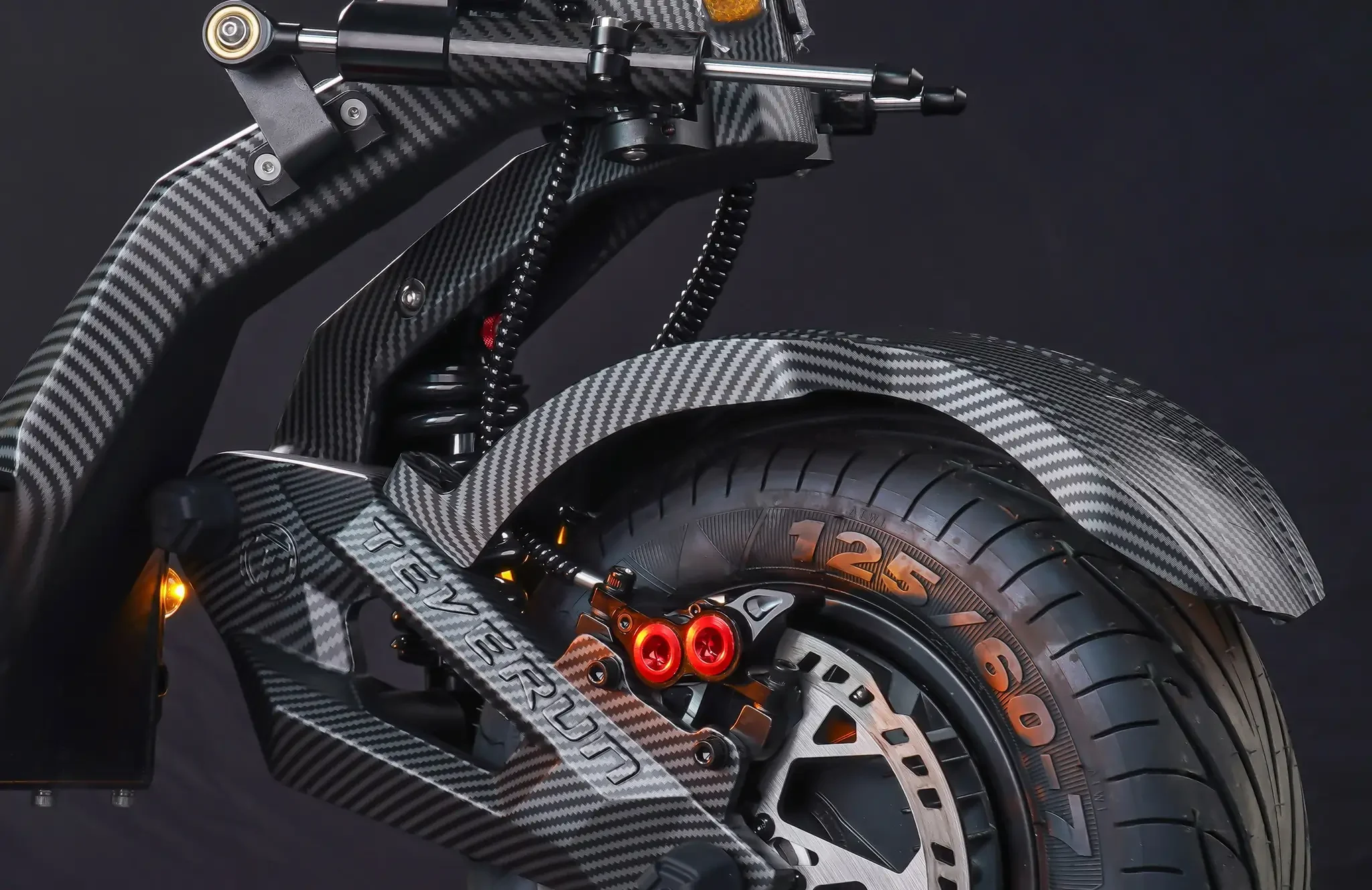 Four-piston hydraulic brake caliper and disc on the Teverun Fighter Supreme 7260R